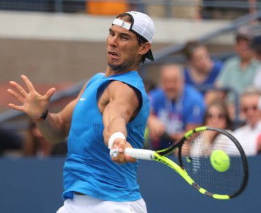 Grand Slam şampiyonu İspanya Rafael Nadal pratikte bize açık 2016