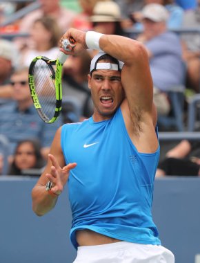 Grand Slam şampiyonu İspanya Rafael Nadal pratikte bize açık 2016