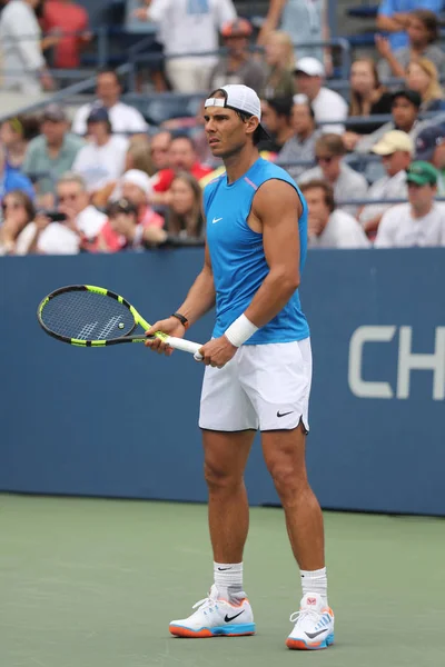 Grand Slam mistrz Rafael Nadal Hiszpanii w praktyce dla nas Open 2016 — Zdjęcie stockowe