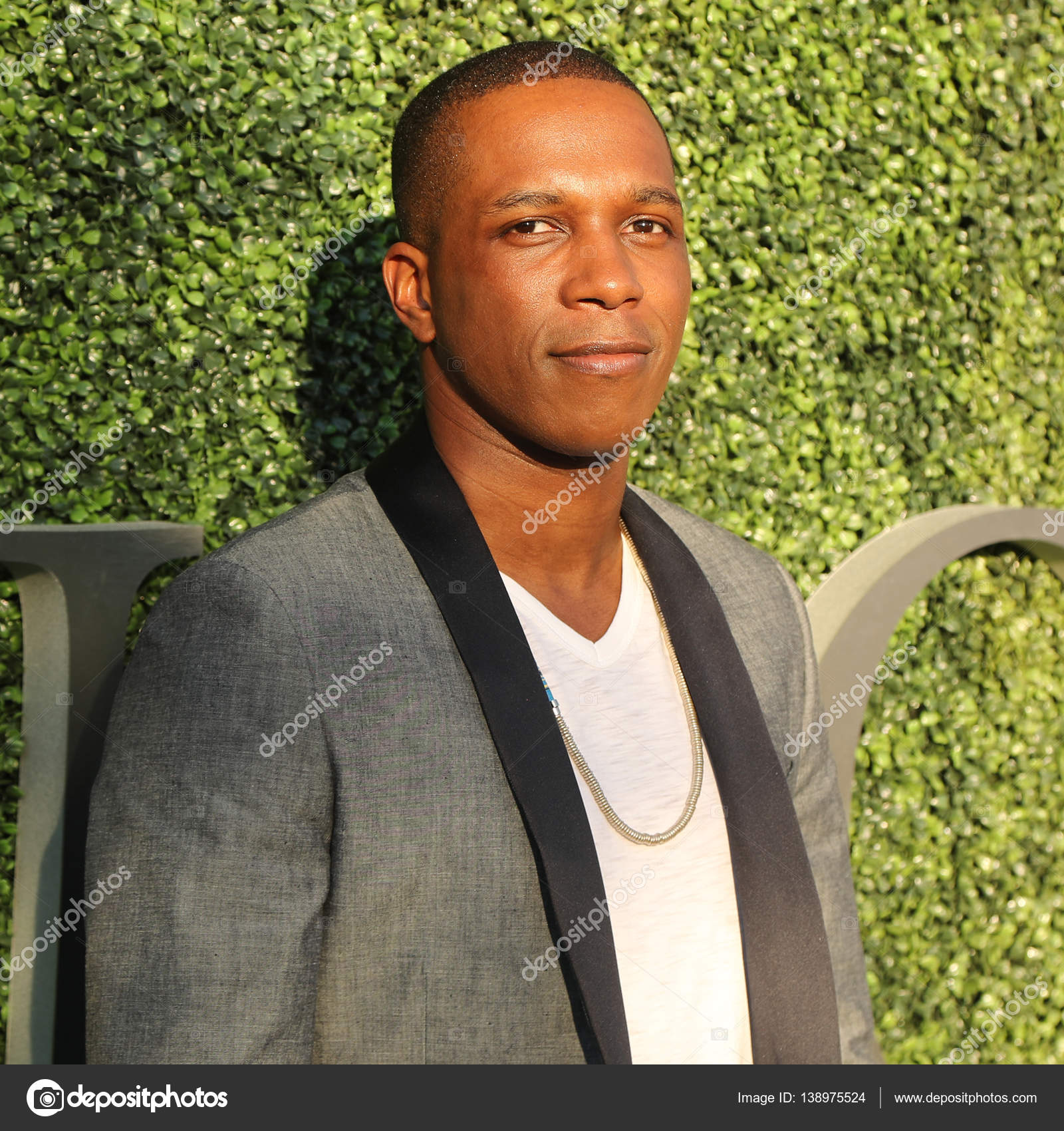 American Actor And Singer Leslie Odom At The Red Carpet 58 OFF