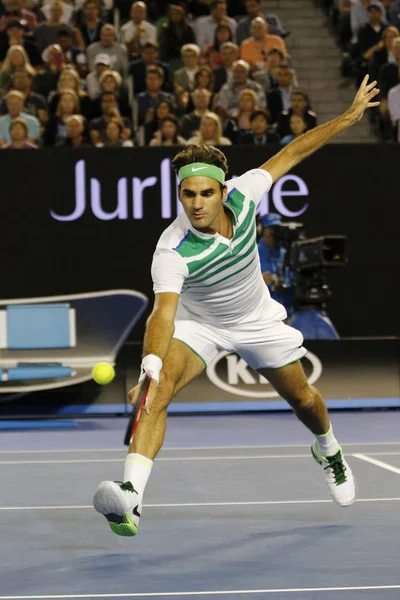 On yedi kez Grand Slam şampiyonu Roger Federer İsviçre Avustralya Açık 2016 yuvarlak dört maç sırasında eylem — Stok fotoğraf