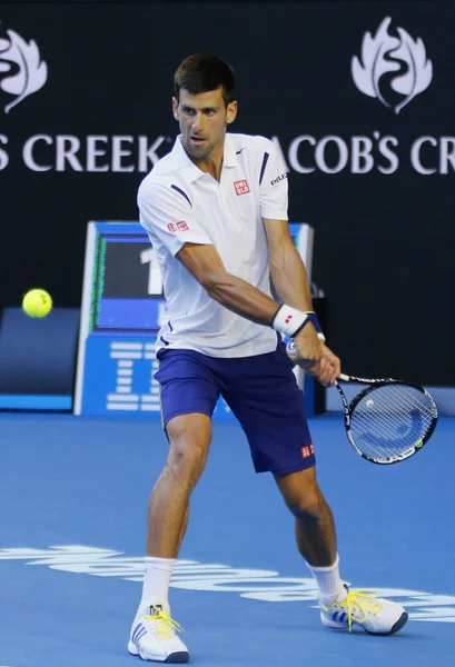 Der elfmalige Grand-Slam-Champion Novak Djokovic aus Serbien in Aktion bei seinem Erstrundenmatch bei den Australian Open 2016 — Stockfoto