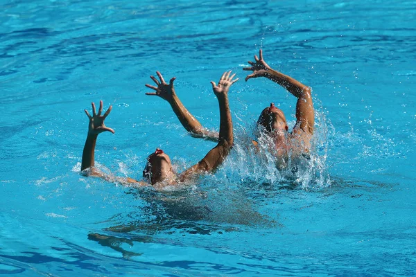 Ona Carbonell e Gemma Mengual da Espanha competem durante duetos de natação sincronizados rotinas preliminares dos Jogos Olímpicos Rio 2016 — Fotografia de Stock