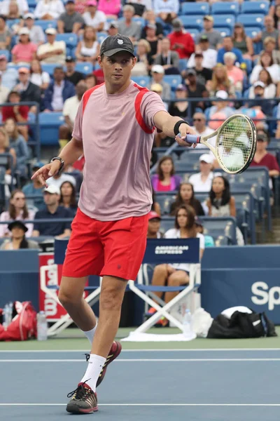 Grand Slam Championem Bob Bryan w akcji podczas Open 2016 podwójna ćwierćfinał mecz — Zdjęcie stockowe