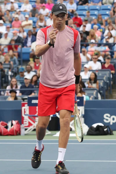 Чемпион Большого шлема Боб Брайан в действии во время четвертьфинала US Open 2016 в парном разряде — стоковое фото