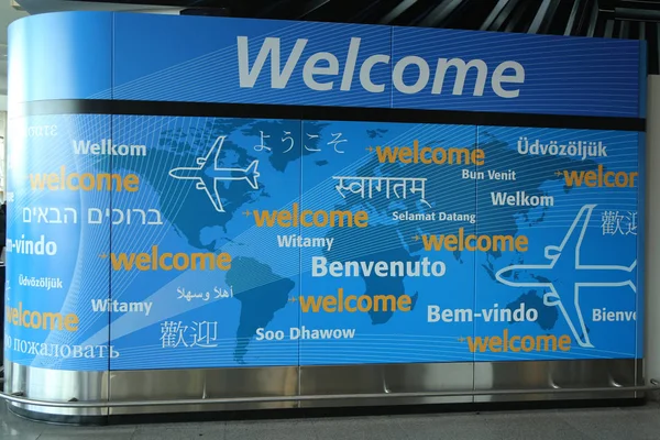 Welcome sign inside of Delta Airline Terminal 4 at JFK International Airport in New York — Stock Photo, Image