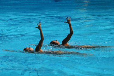 Ona Carbonell ve Gemma Mengual İspanya Rio 2016 başlangıç rutin ücretsiz senkronize yüzme düet sırasında rekabet 