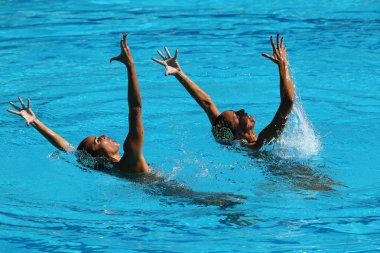 Ona Carbonell ve Gemma Mengual İspanya Rio 2016 başlangıç rutin ücretsiz senkronize yüzme düet sırasında rekabet 