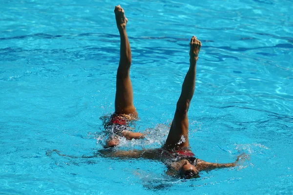 Она Карбонелл и Джемма Менгуаль из Испании соревнуются во время синхронного плавания в дуэтах бесплатного предварительного этапа Рио-2016 — стоковое фото