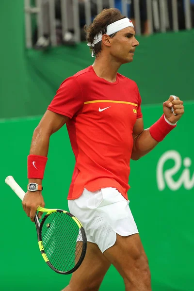 OS-mästaren Rafael Nadal i Spanien under herrarnas singel match i första omgången av OS Rio 2016 — Stockfoto