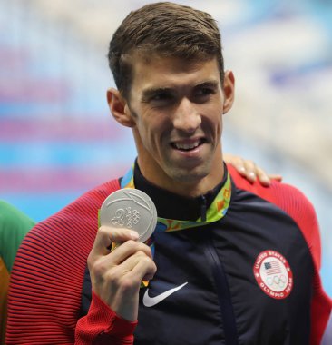 Michael Phelps sonra Erkekler 100m kelebek olimpik su sporları stadyum Rio 2016 Olimpiyatları madalya töreni sırasında Amerika Birleşik Devletleri