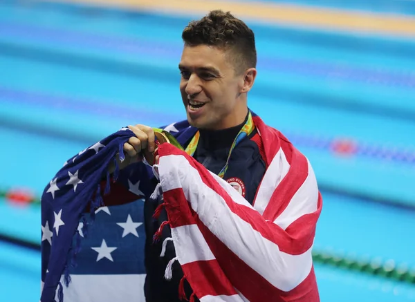 Olympic Champion Anthony Ervin of United States during medal ceremony after Men's 50m Freestyle final of the Rio 2016 Olympics — Stock Photo, Image