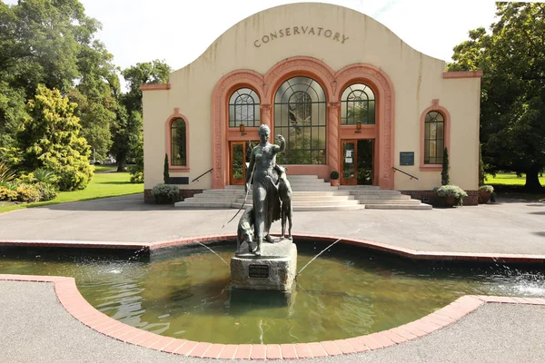 Socha Diany a Ohaři postaven mimo konzervatoř v zahradách Fitzroy Melbourne — Stock fotografie