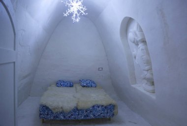 Benzersiz dekore edilmiş Lumilinna kar şatoda Kemi, Finlandiya için kar otel odasında kar