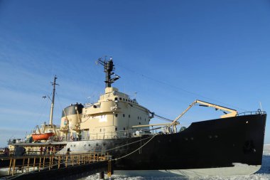 Buzkıran Sampo donmuş Baltık Denizi benzersiz yolculuk için hazır Kemi liman içinde