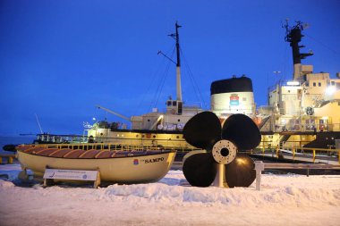  Buzkıran Sampo donmuş Baltık Denizi benzersiz yolculuk için hazır Kemi liman içinde