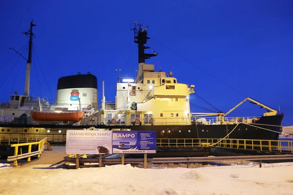 Rompehielos Sampo en el puerto de Kemi listo para crucero único en el Mar Báltico congelado — Foto de Stock