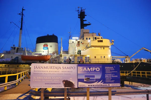Isbrytaren Sampo i den hamnen Kemi redo för unika kryssning i frysta Östersjön — Stockfoto