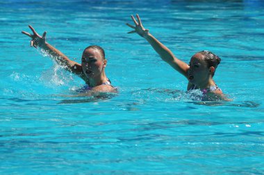 Lolita Ananasova ve Anna Voloshyna Ukrayna'nın senkronize yüzme duets ücretsiz rutin başlangıç Rio 2016 Olimpiyat Oyunları sırasında rekabet 