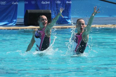 Lolita Ananasova ve Anna Voloshyna Ukrayna'nın senkronize yüzme duets ücretsiz rutin başlangıç Rio 2016 Olimpiyat Oyunları sırasında rekabet 