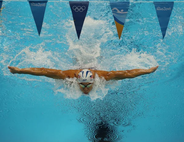 Il campione olimpico Michael Phelps degli Stati Uniti gareggia al medley individuale maschile di 200 metri dei Giochi Olimpici di Rio 2016 — Foto Stock