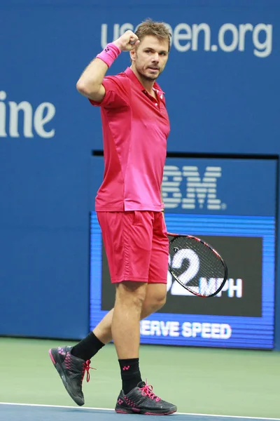 Trzy razy Grand Slam Championem Stanislas Wawrinka Szwajcarii w akcji w swoim ostatnim meczu w nas Open 2016 w Billie Jean King National Tennis Center — Zdjęcie stockowe