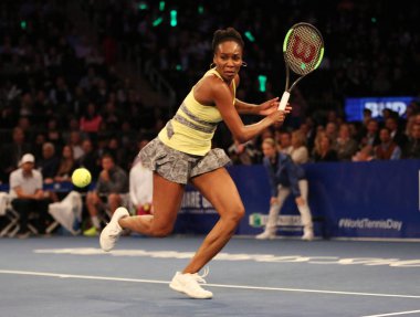 Grand Slam şampiyonu Venus Williams, Amerika Birleşik Devletleri içinde Bnp Paribas Showdown 10 yıldönümü Tenis olay sırasında hareket
