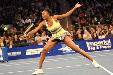 Grand Slam şampiyonu Venus Williams, Amerika Birleşik Devletleri içinde Bnp Paribas Showdown 10 yıldönümü Tenis olay sırasında hareket