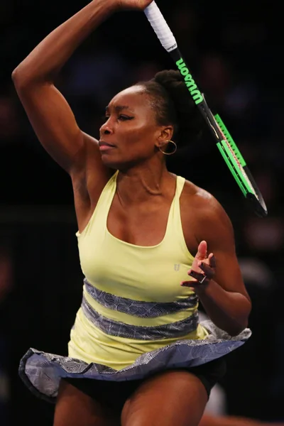 La championne du Grand Chelem Venus Williams des États-Unis en action lors du 10e anniversaire de BNP Paribas Showdown — Photo