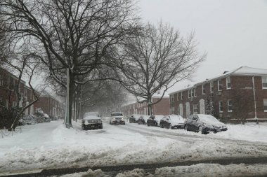 Brooklyn, NY büyük kış fırtına Niko kuzeydoğusunda vurur sonra kar altında araba. 