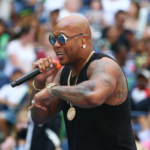 Американский рэпер, певица и автор песен Flo Rida приняла участие в мероприятии Arthur Ashe Kids Day 2016 — стоковое фото