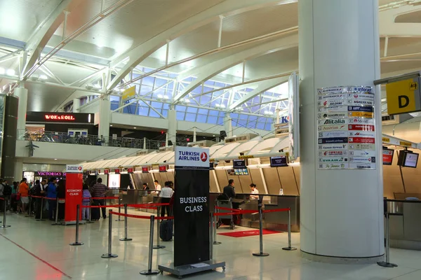 Dentro do Terminal 1 no Aeroporto Internacional JFK em Nova York — Fotografia de Stock