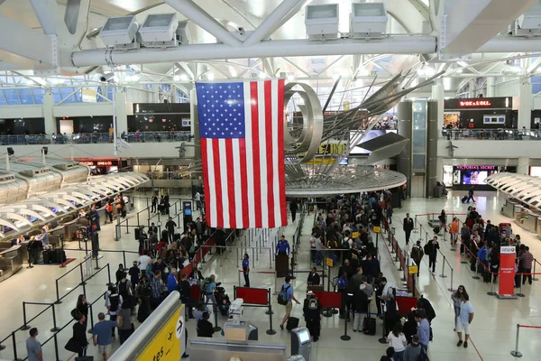All'interno del Terminal 1 dell'aeroporto internazionale JFK di New York — Foto Stock