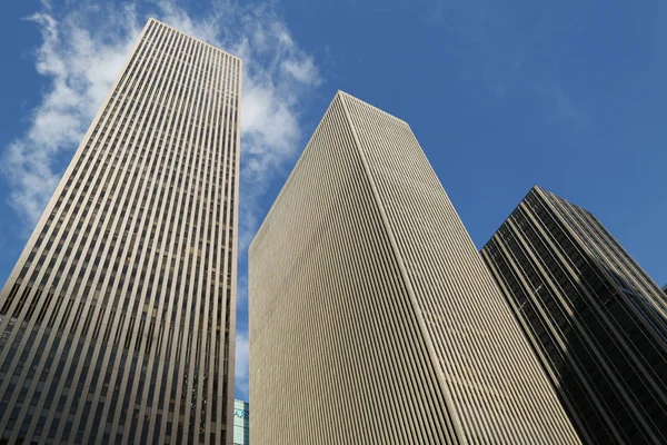 Rascacielos de la Sexta Avenida o Avenida de las Américas en Manhattan — Foto de Stock