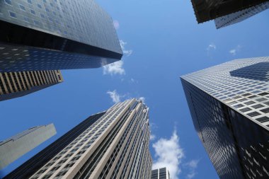 Manhattan 'daki 6. Cadde veya Amerika Bulvarı' nın gökdelenleri.