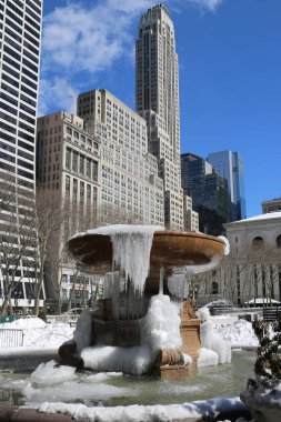 Bryant Park, Midtown Manhattan'ın donmuş çeşme