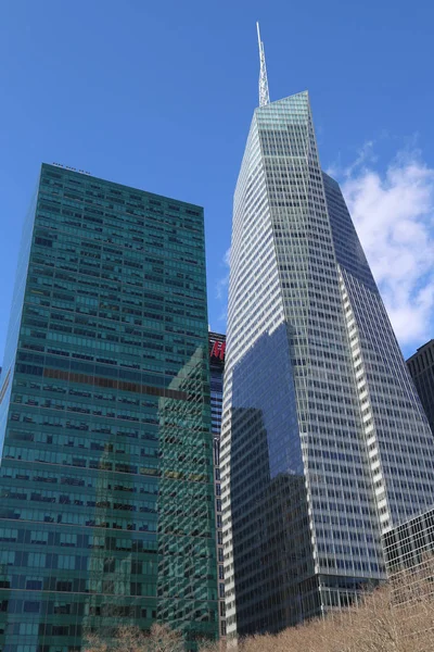 Skyskrapor på 6th Avenue eller Avenue of the Americas på Manhattan — Stockfoto