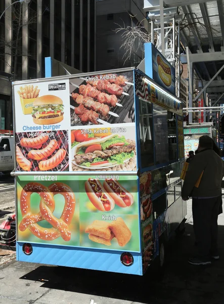 Carro de vendedor ambulante de comida en Manhattan —  Fotos de Stock