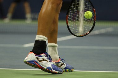 Profesyonel tenis oyuncusu Marcel Granollers, İspanya özel Joma tenis ayakkabıları bize açık 2016 sırasında giyer. 