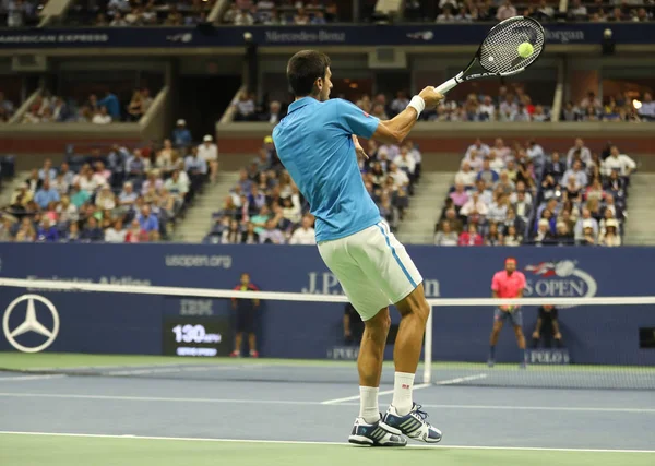 Doce veces campeón del Grand Slam Novak Djokovic de Serbia en acción durante su partido de cuartos de final en el US Open 2016 —  Fotos de Stock