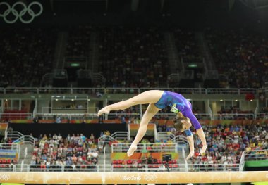 Artistik jimnastikçi Aliya Mustafina, Rusya Federasyonu kadın tüm-çevrede jimnastik Rio 2016 Olimpiyatları, denge aleti yarışıyor 