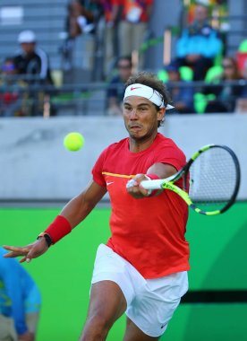 Olimpiyat Şampiyonu İspanya Rafael Nadal eylem sırasında erkekler tekler yarı final maç Rio 2016 Olimpiyat Oyunları 