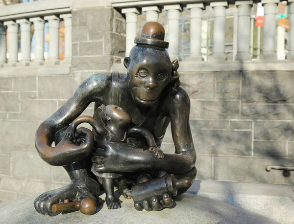 Bronze sculptures at permanent public artwork The Real World created by American sculptor Tom Otterness located in Rockefeller Park at Battery Park City, Lower Manhattan — Stock Photo, Image