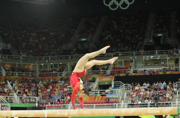 Ολυμπιονίκης Aly Raisman των Ηνωμένων Πολιτειών ανταγωνίζεται την ακτίνα ισορροπίας στο all-around γυμναστική γυναικών στους Ολυμπιακούς Αγώνες Ρίο 2016 — Φωτογραφία Αρχείου