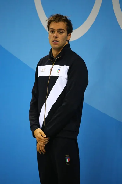Campeón olímpico Gregorio Paltrinieri de Italia durante la entrega de medallas en los 1500 metros libres masculinos de los Juegos Olímpicos de Río 2016 — Foto de Stock