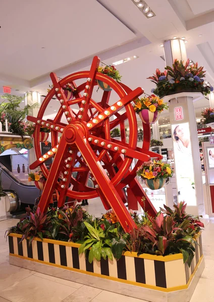 "Carnevale "tema decorazione floreale durante il famoso Macy's Annual Flower Show — Foto Stock