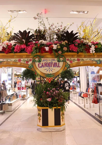 "Carnaval "decoração de flores tema durante o famoso Macy 's Annual Flower Show — Fotografia de Stock