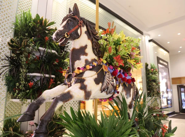 "Karnevalové "dekorační květiny" v době slavné Macyho každoroční květinové show — Stock fotografie