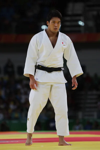 Bronz madalya li Ryunosuke Haga Japonya'da (beyaz), Jevgenijs Borodavko karşı Erkekler-100 kg maç Rio 2016 sırasında eylem Letonya — Stok fotoğraf