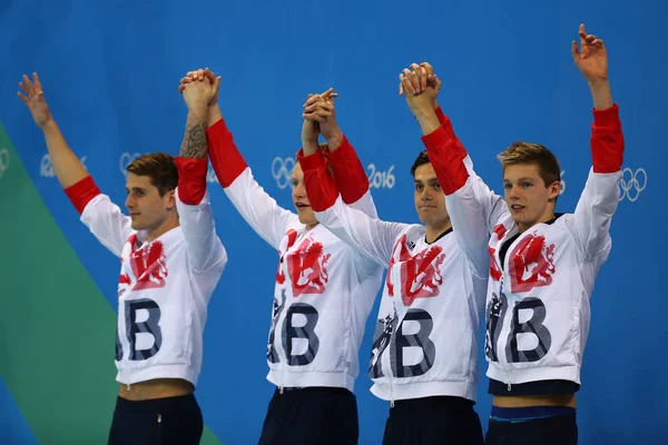 Great Britain Men 's 4x100m medley relay team Chris Walker-Hebborn, Adam Peaty, James Guy, Duncan Scott during medal ceremony at the Rio 2016 Olympic Games — Foto de Stock
